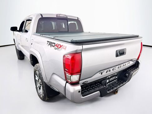 Used 2017 Toyota Tacoma TRD Sport w/ Premium & Technology Package AWD/4WD image 5