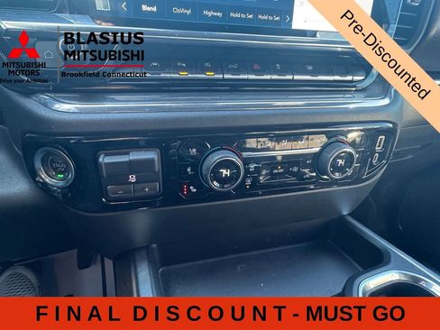 Used 2023 Chevrolet Silverado 1500 High Country w/ High Country Premium Package AWD/4WD image 31