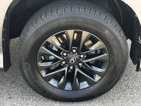 Used 2022 Lexus GX 460 Premium w/ Premium Package image 34