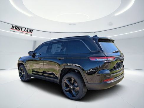 New 2026 Jeep Grand Cherokee Limited RWD image 5