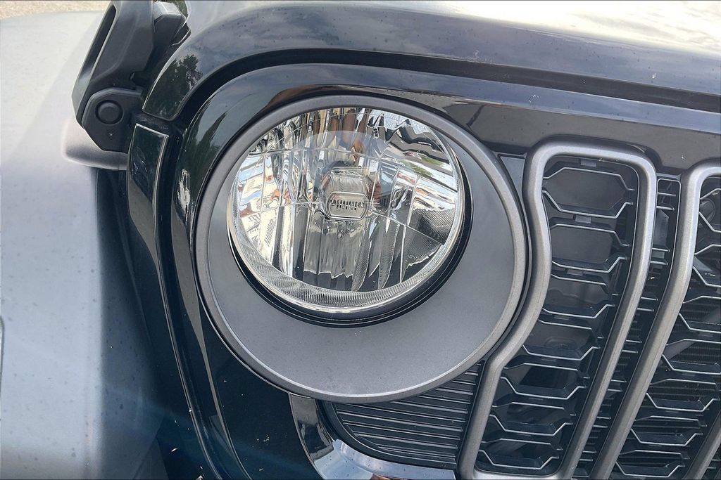 Used 2024 Jeep Wrangler Unlimited Sport AWD/4WD image 29