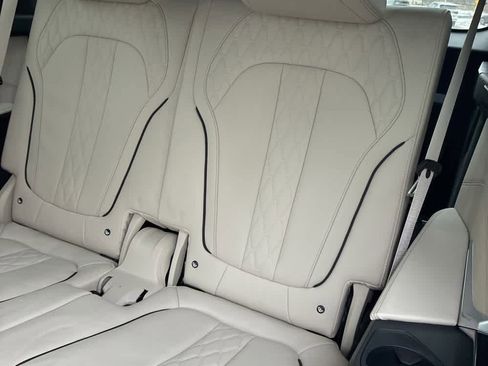 Used 2022 BMW X7 xDrive40i w/ M Sport Package image 11