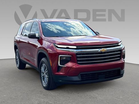 New 2026 Chevrolet Traverse LT image 1