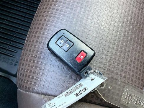 Used 2016 Toyota Tacoma Limited w/ Towing Package RWD image 35