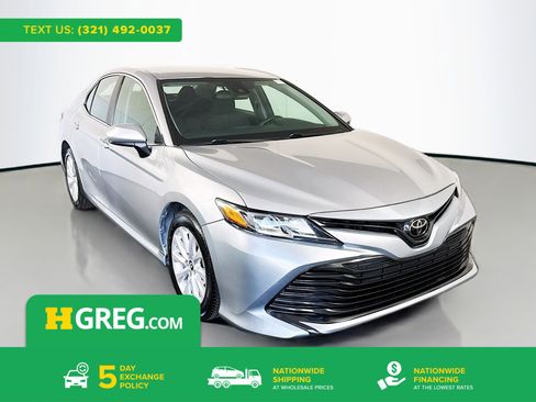 Used 2018 Toyota Camry LE FWD image 1