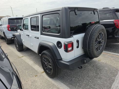 Used 2025 Jeep Wrangler Unlimited Sport AWD/4WD image 4