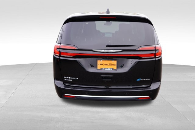 Certified 2024 Chrysler Pacifica Limited FWD image 6