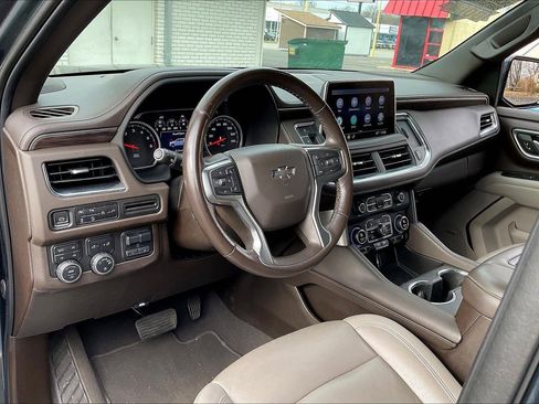 Used 2021 Chevrolet Suburban Z71 w/ Z71 Off-Road Package AWD/4WD image 13