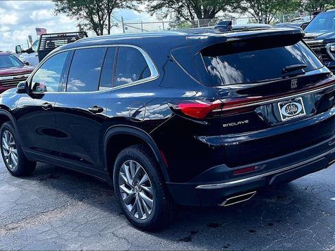 Used 2025 Buick Enclave Preferred FWD image 5