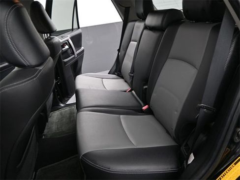 Used 2016 Toyota 4Runner SR5 Premium image 13