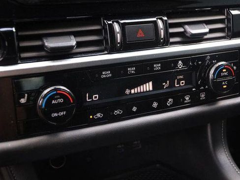 Used 2025 Nissan Pathfinder SL w/ SL Premium Package FWD image 20