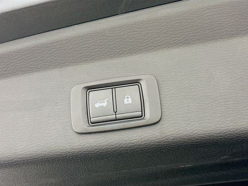 Used 2025 Mitsubishi Outlander SE image 31