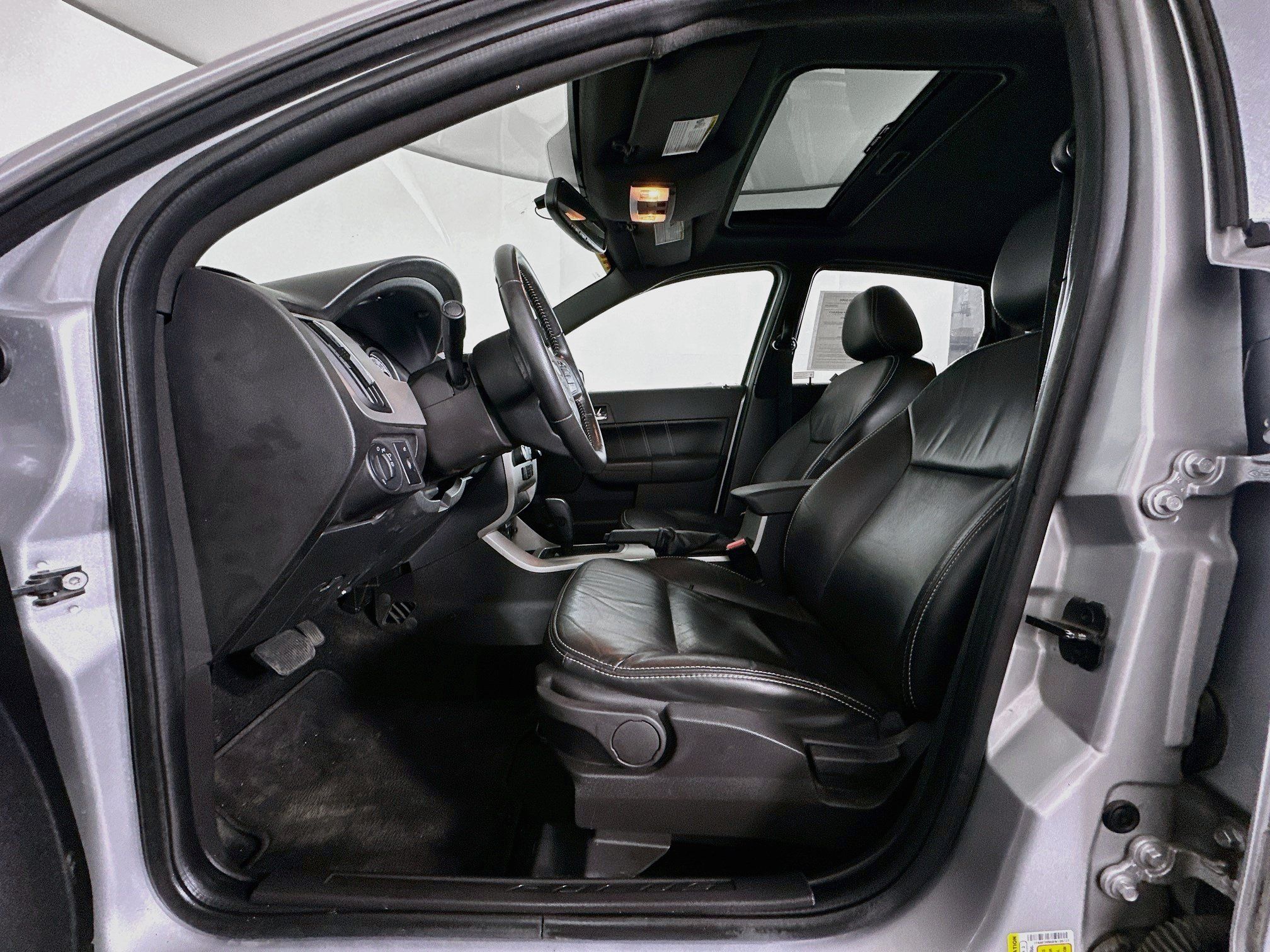 Used 2011 Ford Focus SEL w/ 301A Rapid Spec Order Code FWD image 13