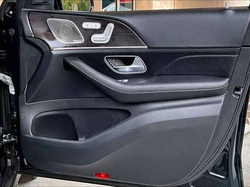 Used 2022 Mercedes-Benz GLS 450 4MATIC image 23