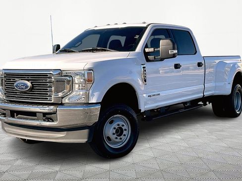 Used 2022 Ford F350 XLT image 2