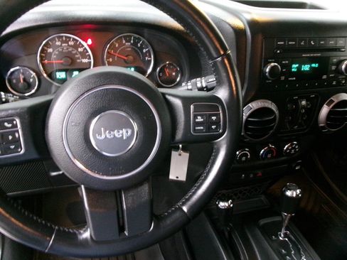 Used 2017 Jeep Wrangler Unlimited Sport w/ Quick Order Package 24S AWD/4WD image 36
