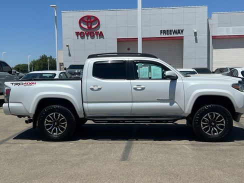 Used 2022 Toyota Tacoma TRD Sport w/ Technology Package AWD/4WD image 3