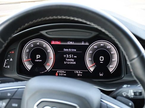 Used 2022 Audi Q8 Premium Plus w/ Premium Plus Package AWD/4WD image 29