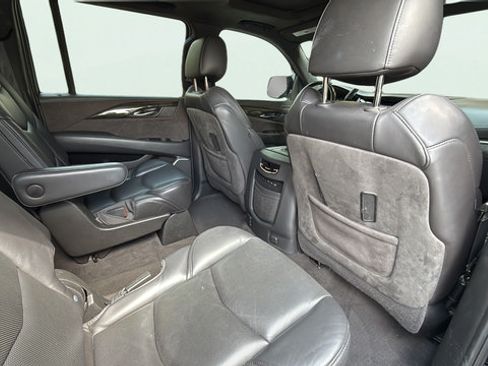 Used 2020 Cadillac Escalade ESV Platinum w/ Escalade Sport Edition AWD/4WD image 25