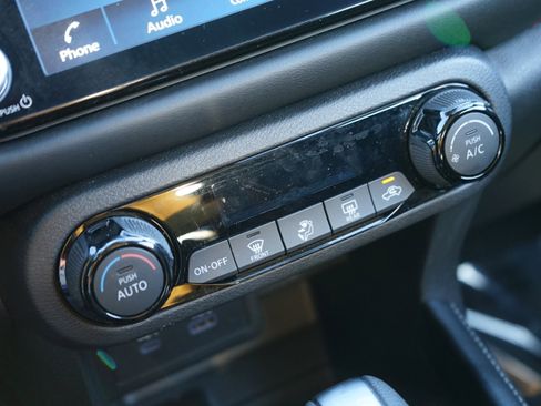 Used 2024 Nissan Kicks SR image 14