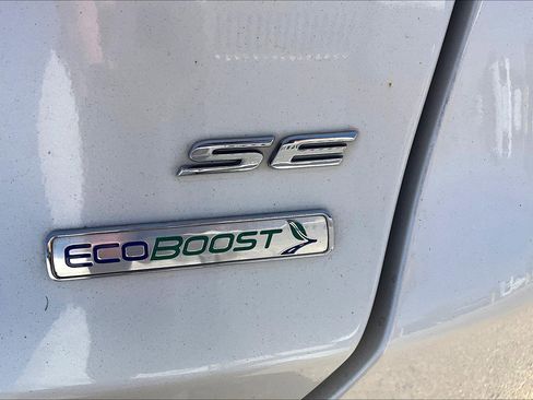 Used 2016 Ford Fusion SE w/ Equipment Group 202A image 9