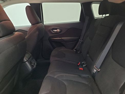 Used 2016 Jeep Cherokee Latitude w/ Cold Weather Group image 17