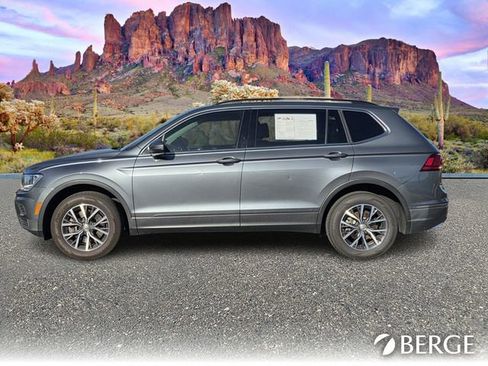 Used 2019 Volkswagen Tiguan SE w/ Panoramic Sunroof Package image 3