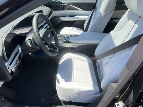 New 2025 Cadillac Lyriq Luxury image 10