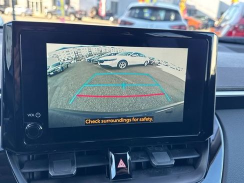 Used 2024 Toyota Corolla Cross LE image 9