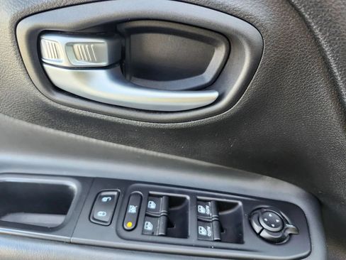 Used 2018 Jeep Renegade Trailhawk w/ Cold Weather Group II AWD/4WD image 18