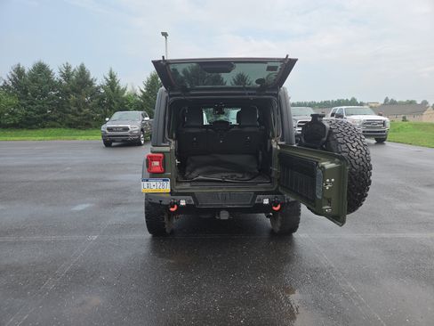 Used 2022 Jeep Wrangler Unlimited Rubicon w/ LED Lighting Group AWD/4WD image 25
