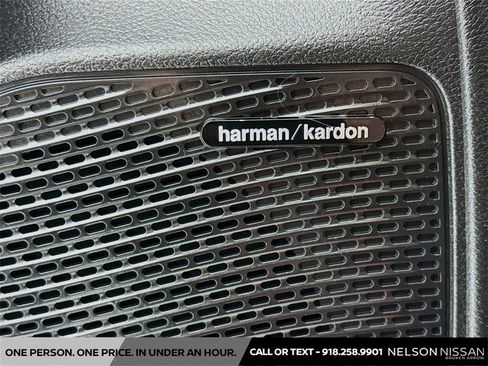 Used 2022 Chrysler Pacifica Limited w/ Uconnect Theater Family Group image 19