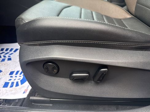 Used 2022 Volkswagen Taos SEL image 13