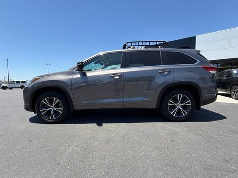 Used 2018 Toyota Highlander Plus w/ Preferred Accessory Package AWD/4WD image 7