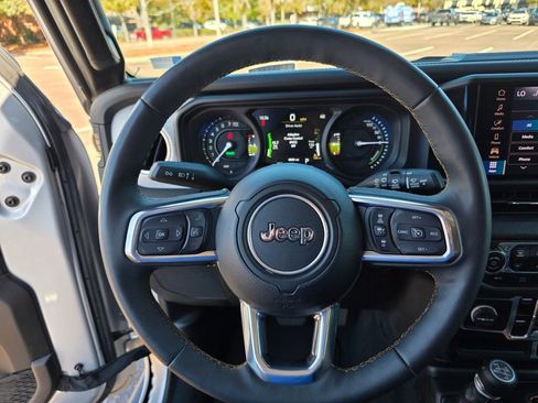 Used 2024 Jeep Wrangler Unlimited Sahara image 22