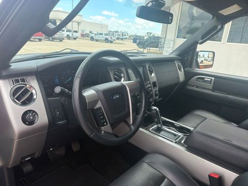 Used 2017 Ford Expedition Limited RWD image 9