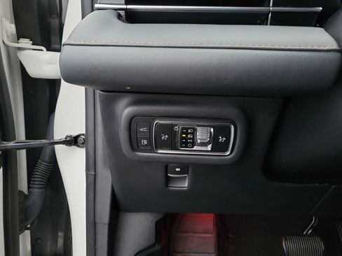 Certified 2024 Lincoln Nautilus Reserve w/ Equipment Group 202A image 22