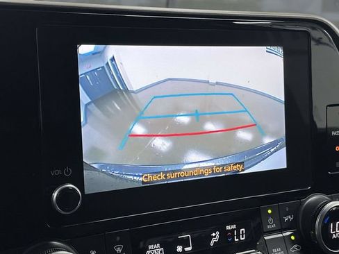 Used 2023 Toyota Highlander XLE AWD/4WD image 38