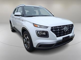 Certified 2025 Hyundai Venue SEL FWD video 2