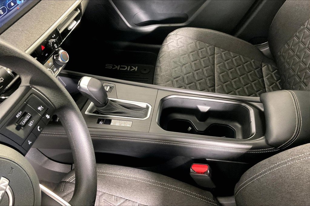 Used 2025 Nissan Kicks SV AWD/4WD image 16