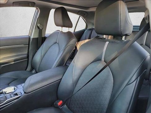 Used 2018 Toyota Camry XSE image 13