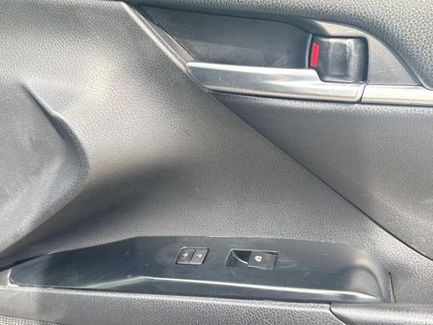 Used 2019 Toyota Camry LE FWD image 18