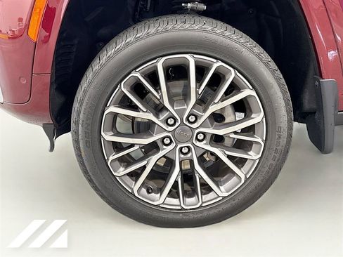 Used 2026 Jeep Grand Cherokee L Summit w/ Advanced Protech Group IV AWD/4WD image 38