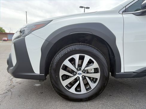 Used 2025 Subaru Outback Premium w/ Popular Package #1A AWD/4WD image 8