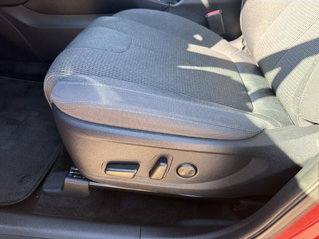 Used 2020 Hyundai Santa Fe SEL FWD image 17