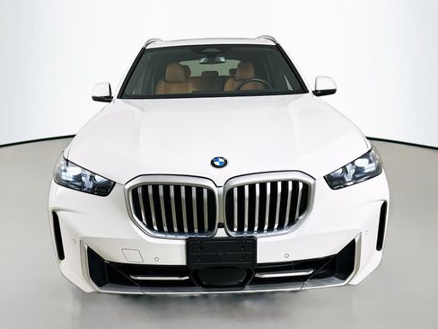 Used 2024 BMW X5 xDrive40i w/ Parking Assistance Package AWD/4WD image 2