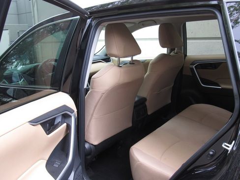Certified 2023 Toyota RAV4 LE AWD/4WD image 13