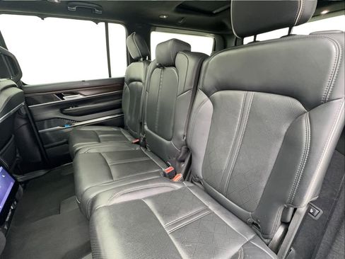 Used 2023 Jeep Grand Wagoneer Series II w/ Flexible Seating Group AWD/4WD image 24