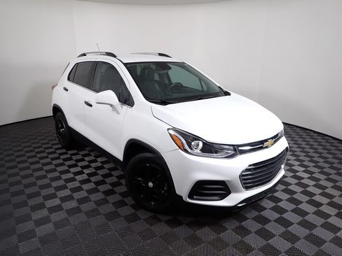 Used 2018 Chevrolet Trax LT w/ LT Convenience Package FWD image 5