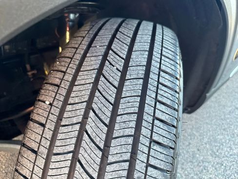 Used 2023 Ford Explorer Limited w/ Limited Technology Package image 47